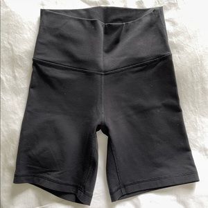 Aritzia TNA Atmosphere Biker Shorts in 5” Black Size S